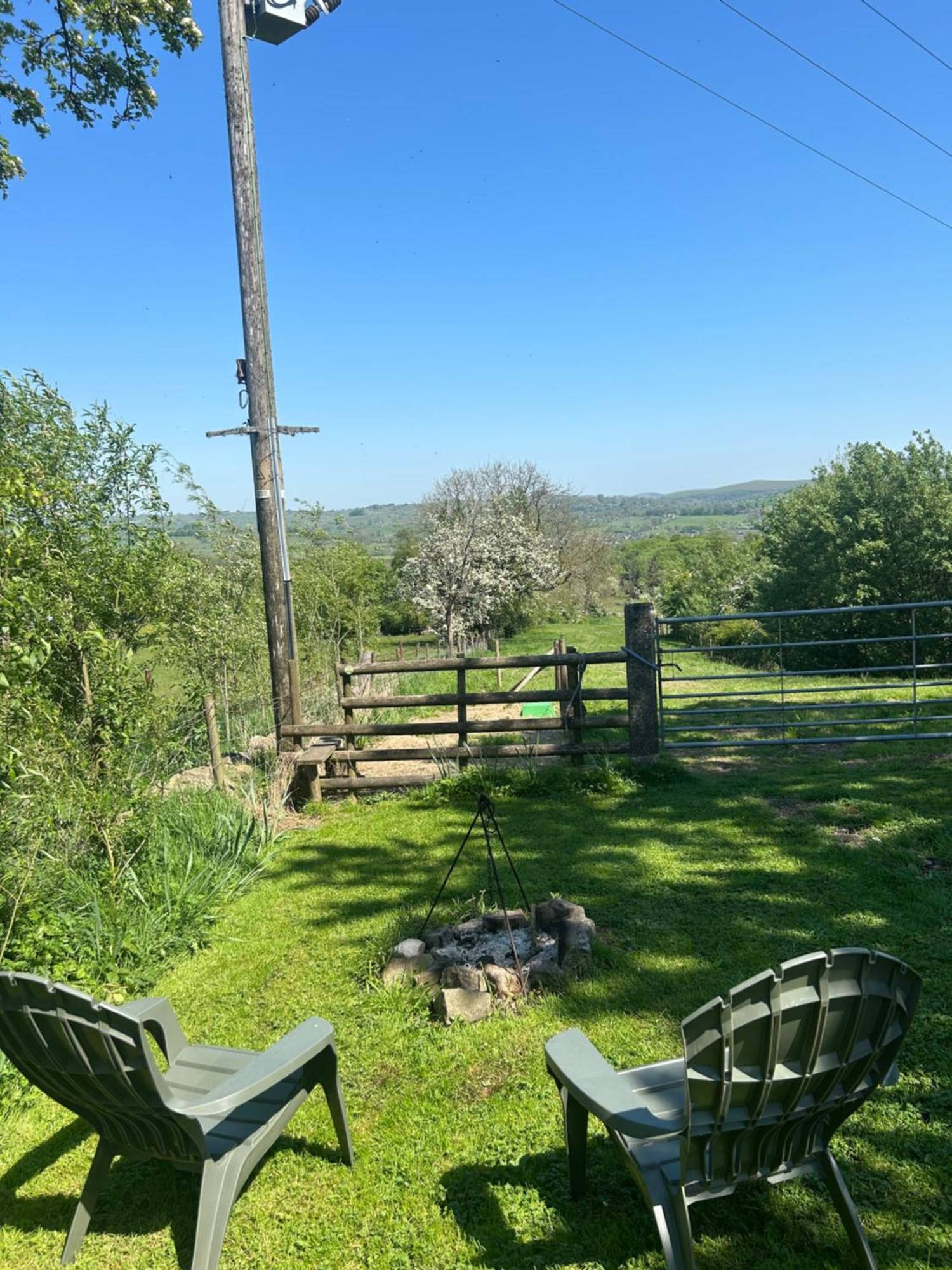 Rhodes To Serenity - Waterfall Shepherds Hut Cauldon Exterior photo