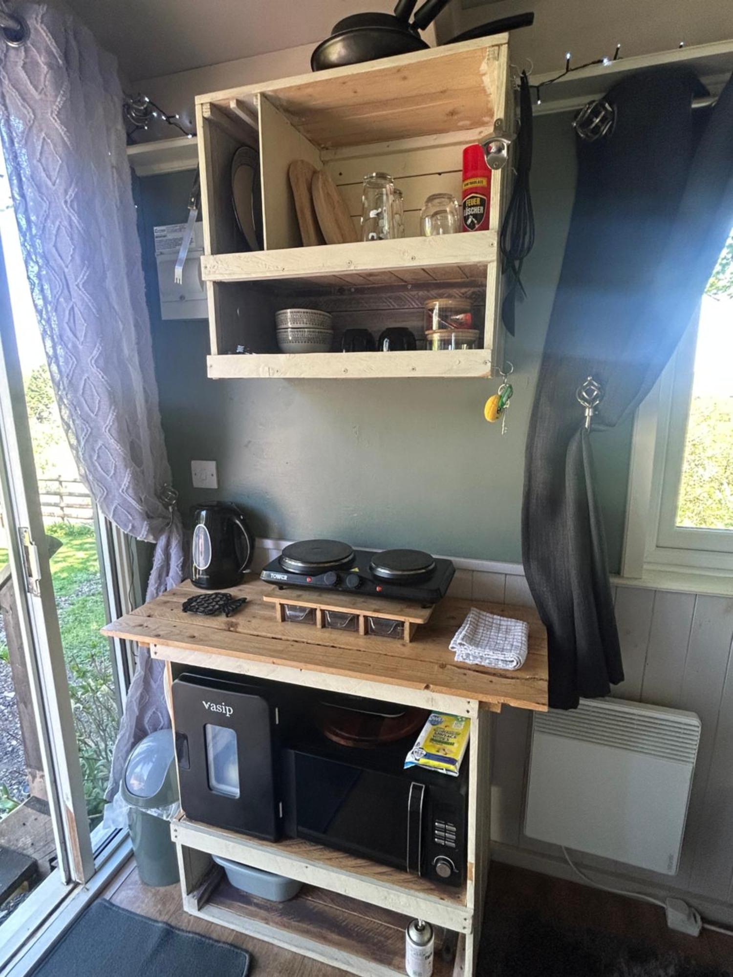 Rhodes To Serenity - Waterfall Shepherds Hut Cauldon Exterior photo