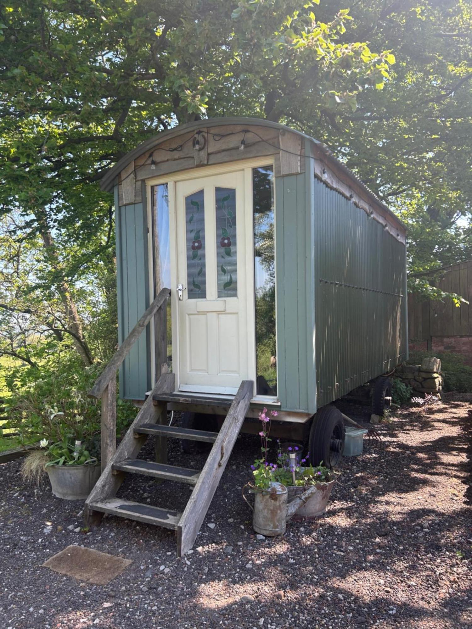 Rhodes To Serenity - Waterfall Shepherds Hut Cauldon Exterior photo